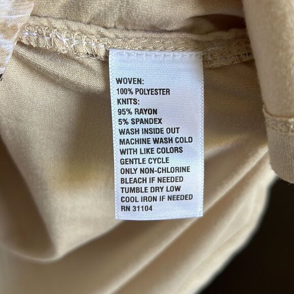 New Directions Cream Paisley Overlay Blouse - Picture 4 of 4